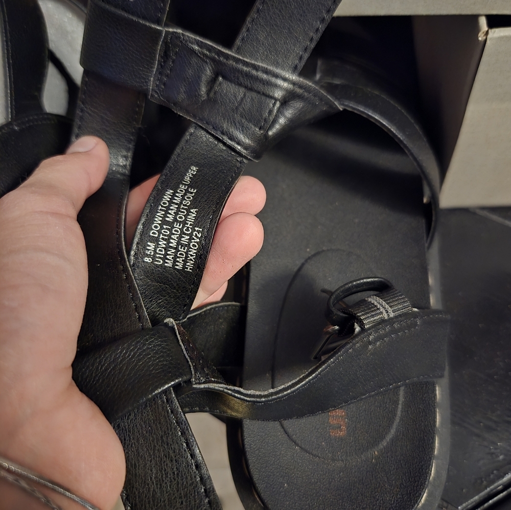 New Unionbay Downtown Sandals - Picture 3 of 3